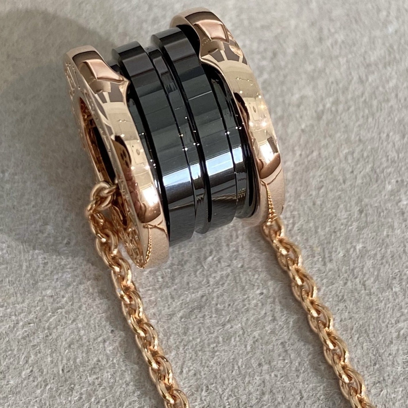 [Jewelicorn]ZERO 1 BLACK CERAMIC PINK GOLD NECKLACE