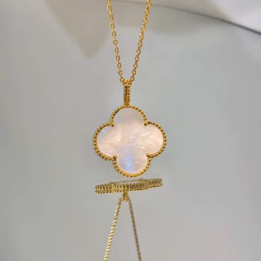 [Jewelicorn]CLOVER 25MM MOP LARGE PENDANT NECKLACE