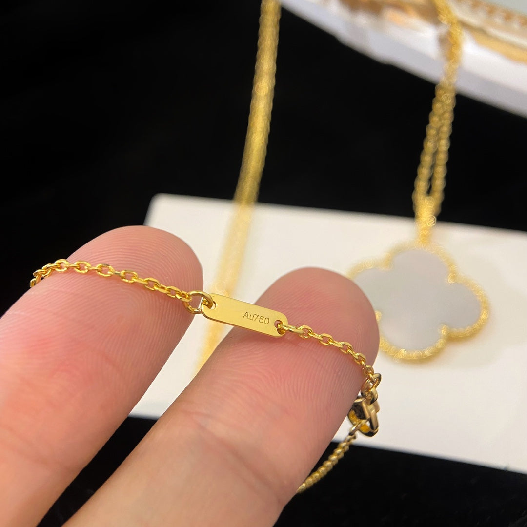 [Jewelicorn]CLOVER 25MM MOP LARGE PENDANT NECKLACE