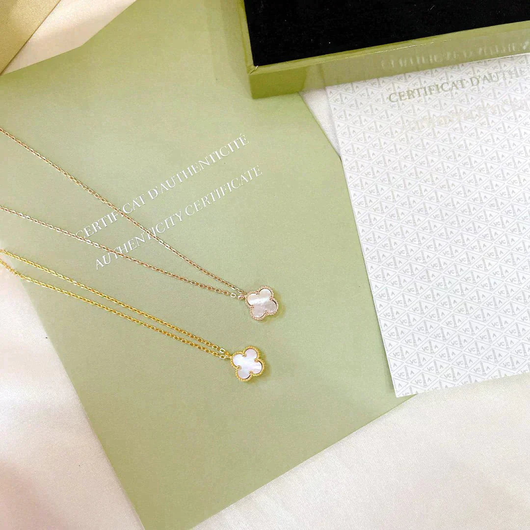 [Jewelicorn]CLOVER MINI 9.5MM WHITE MOTHER-OF-PEARL NECKLACE
