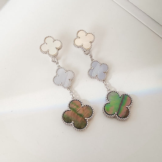 [Jewelicorn]CLOVER 3 MOTIFS CHALCEDONY DARK MOP SILVER EARRINGS