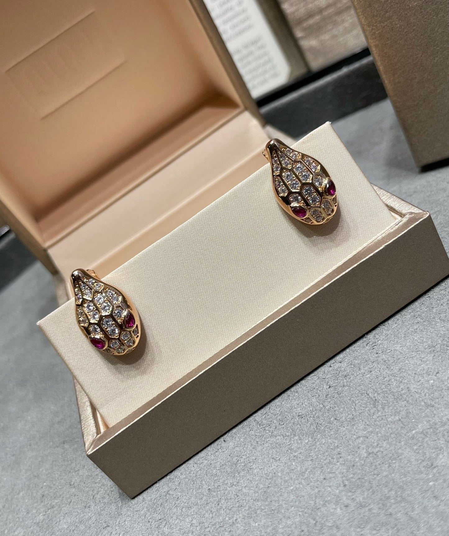 [Jewelicorn]SERPENT DIAMOND STUD EARRINGS
