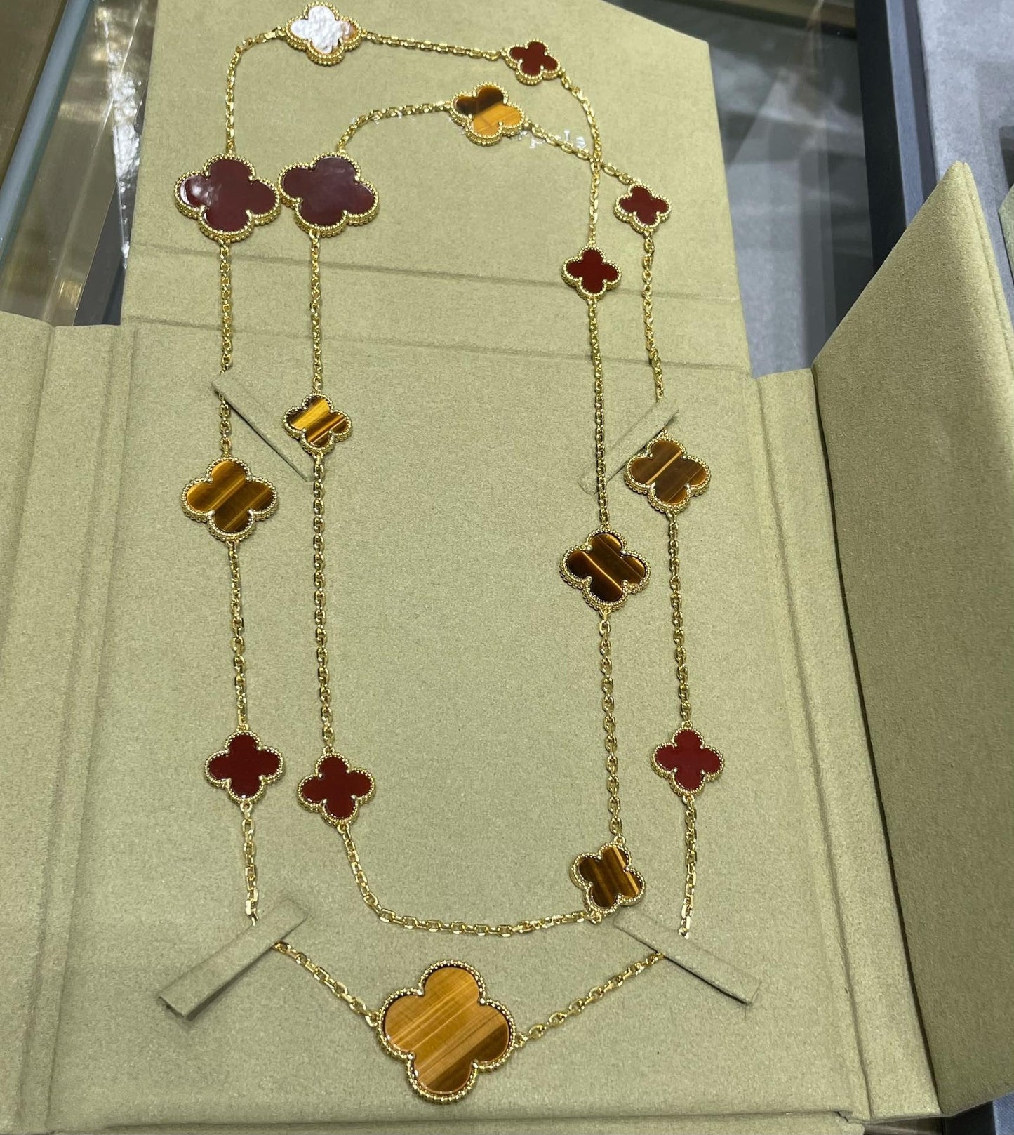 [Jewelicorn]CLOVER 16 MOTIF CARNELIAN TIGER EYE ROSE GOLD NECKLACE
