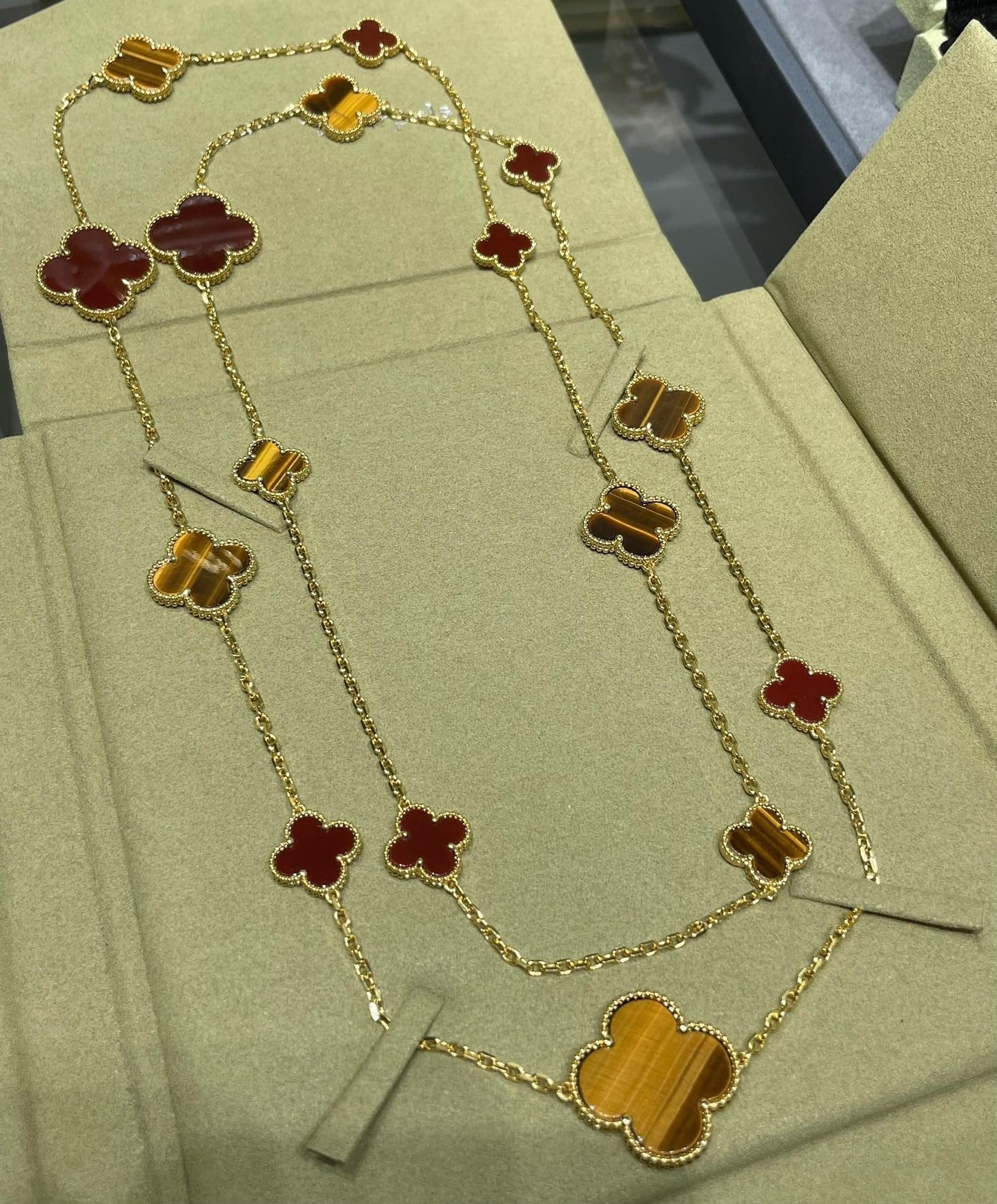 [Jewelicorn]CLOVER 16 MOTIF CARNELIAN TIGER EYE ROSE GOLD NECKLACE