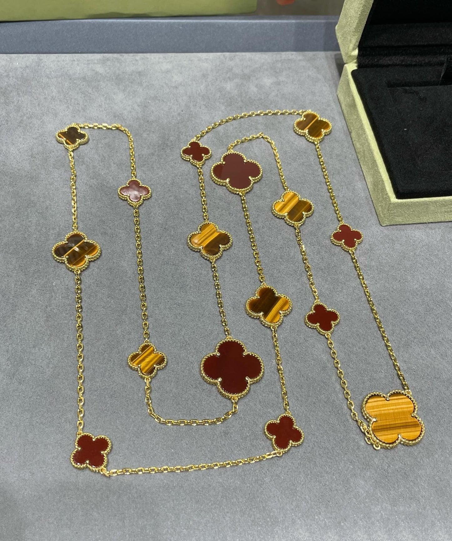 [Jewelicorn]CLOVER 16 MOTIF CARNELIAN TIGER EYE ROSE GOLD NECKLACE