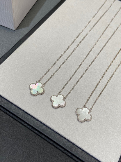 [Jewelicorn]CLOVER MEDIUM SILVER WHITE MOP NECKLACE