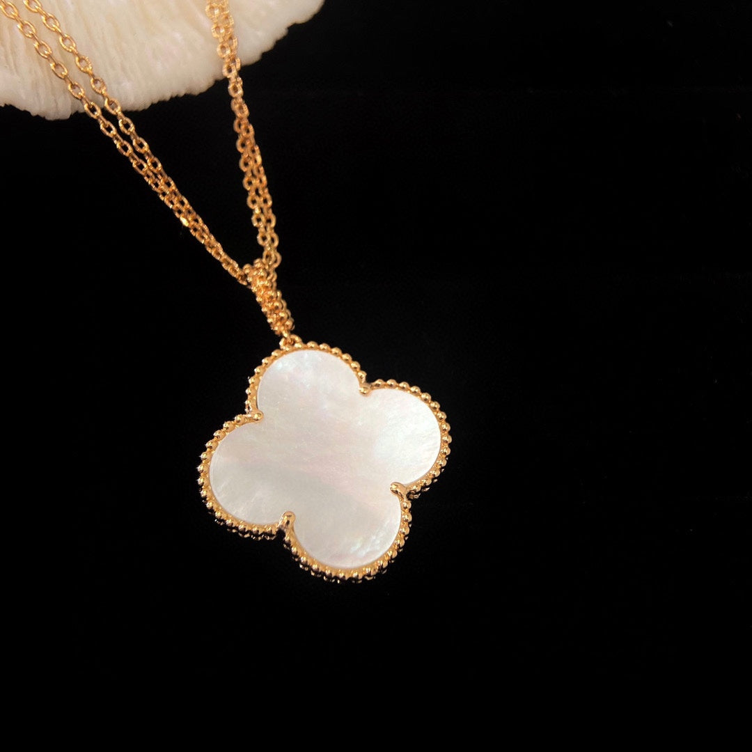 [Jewelicorn]CLOVER 25MM MOP LARGE PENDANT NECKLACE