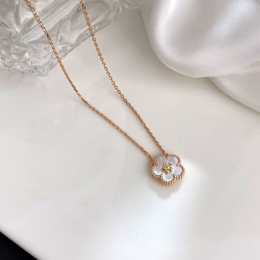 [Jewelicorn]LUCKY  WHITE MOP  PLUM BLOSSOM NECKLACE