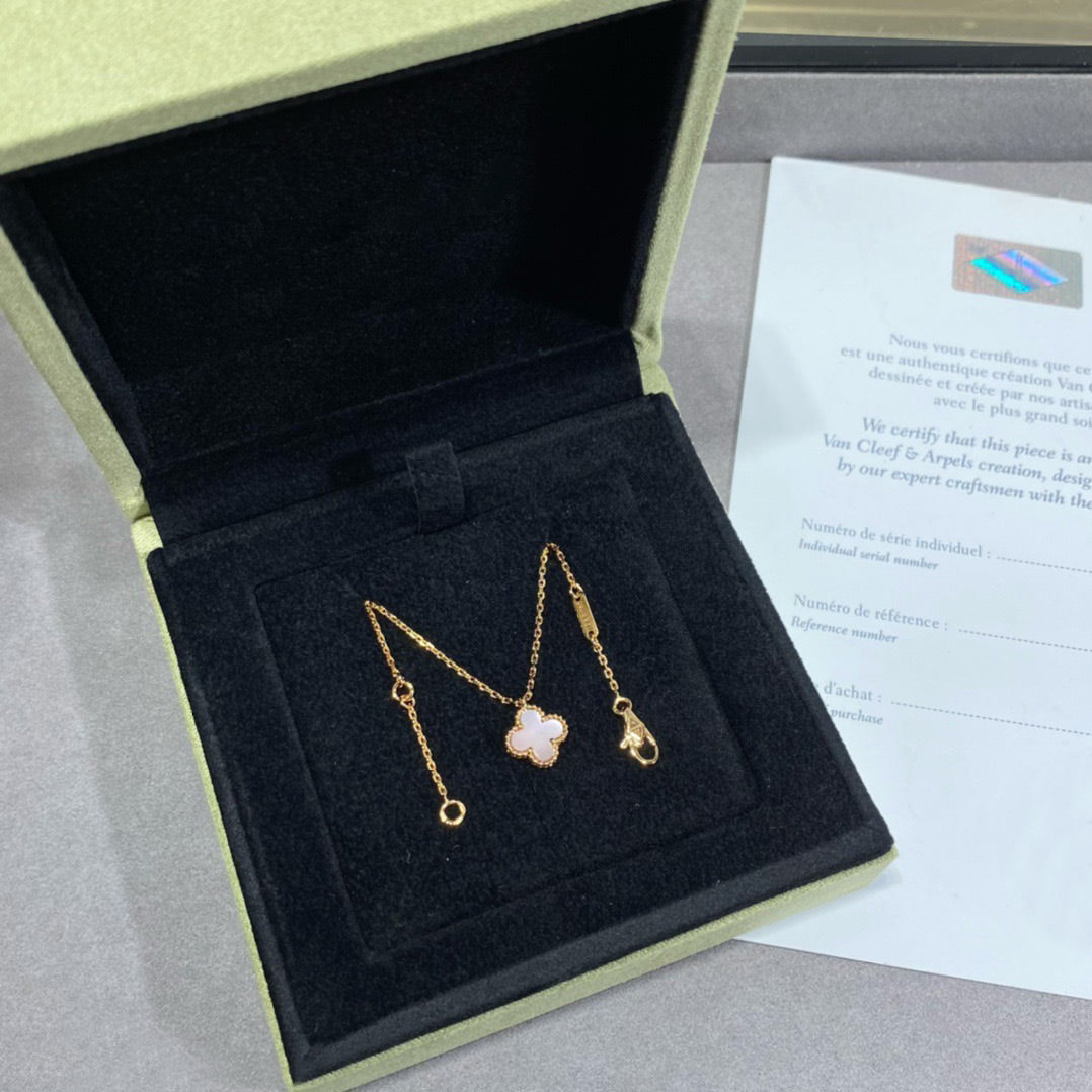 [Jewelicorn]CLOVER 15MM PINK MOTHER-OF-PEARL SINGLE FLOWER NECKLACE