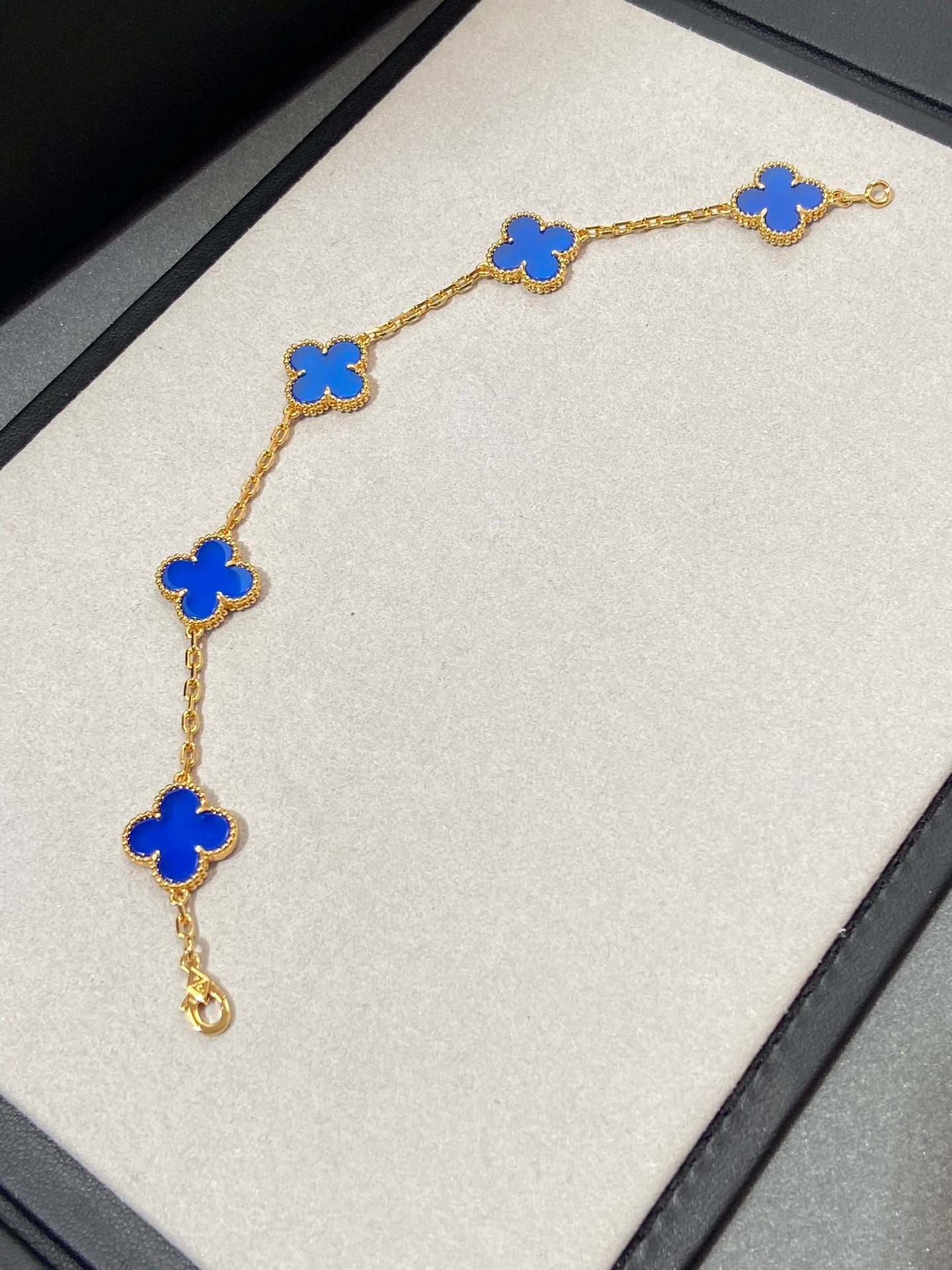[Jewelicorn]CLOVER 5 MOTIFS DEEP BLUE BRACELET