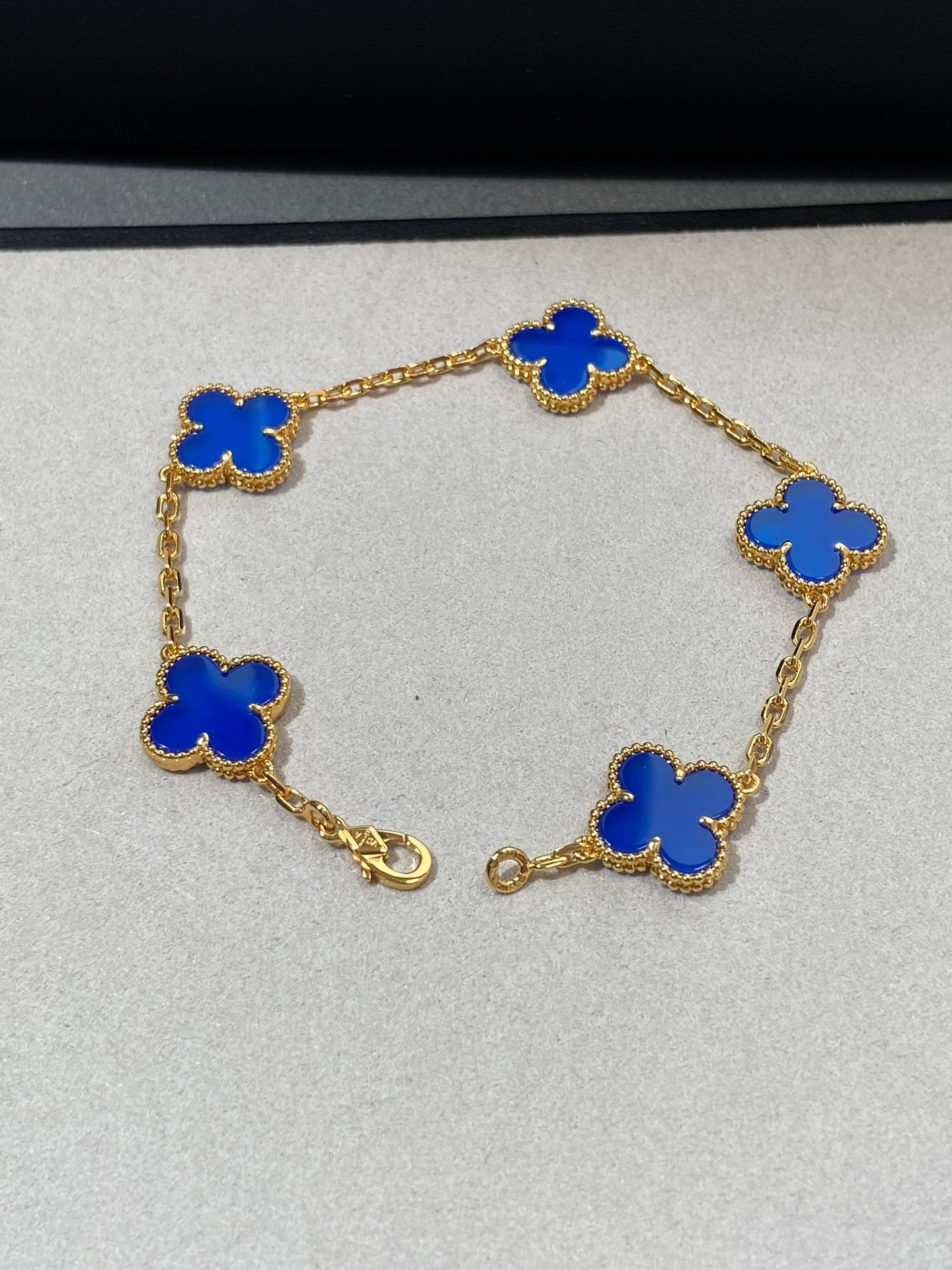 [Jewelicorn]CLOVER 5 MOTIFS DEEP BLUE BRACELET
