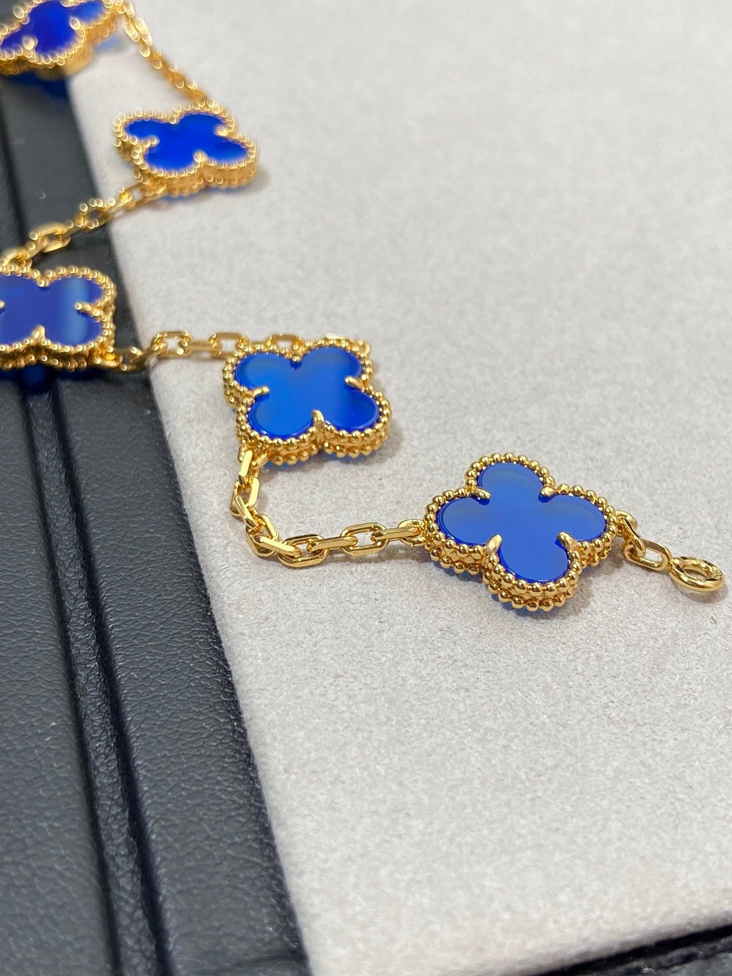 [Jewelicorn]CLOVER 5 MOTIFS DEEP BLUE BRACELET