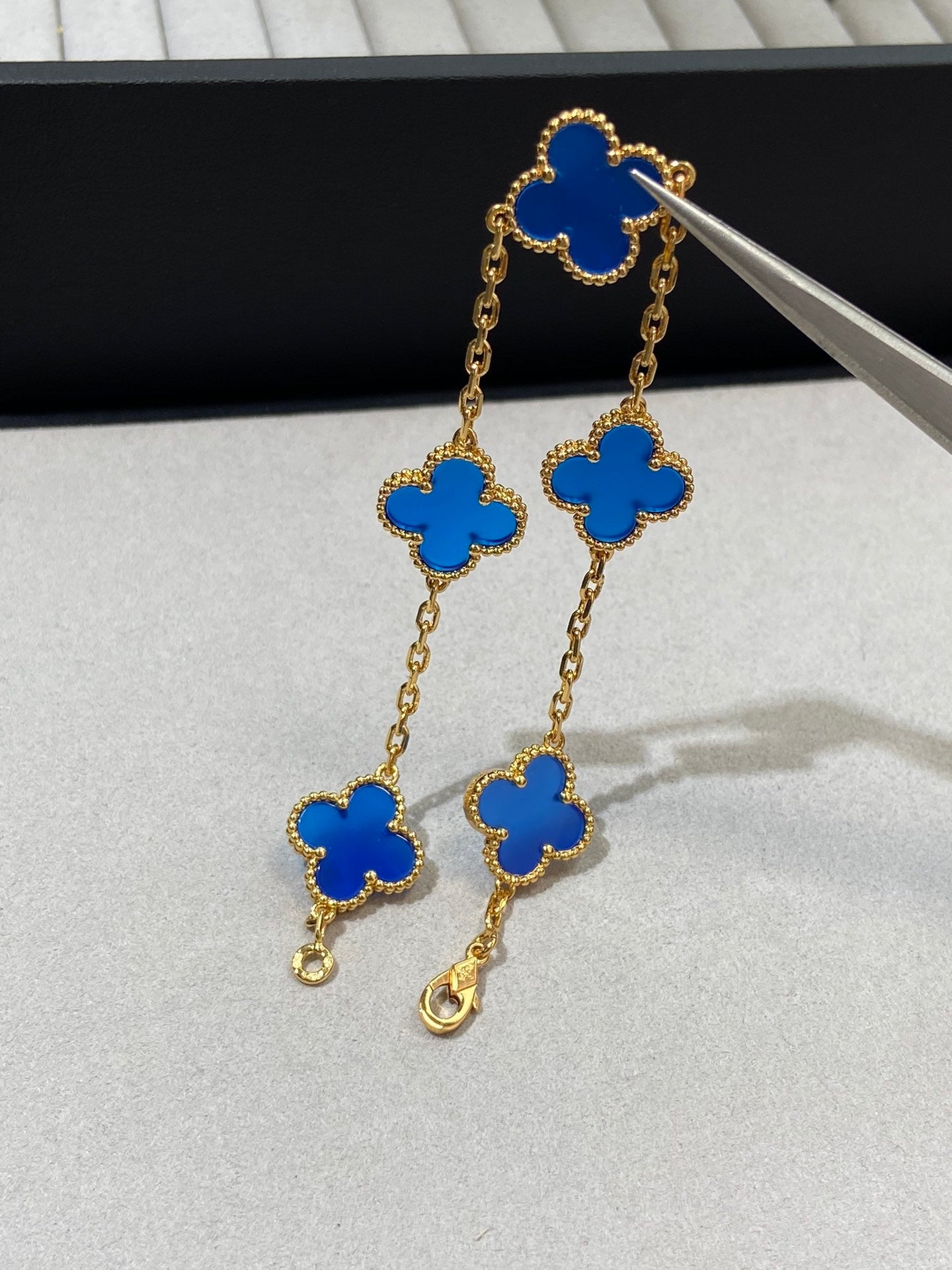 [Jewelicorn]CLOVER 5 MOTIFS DEEP BLUE BRACELET