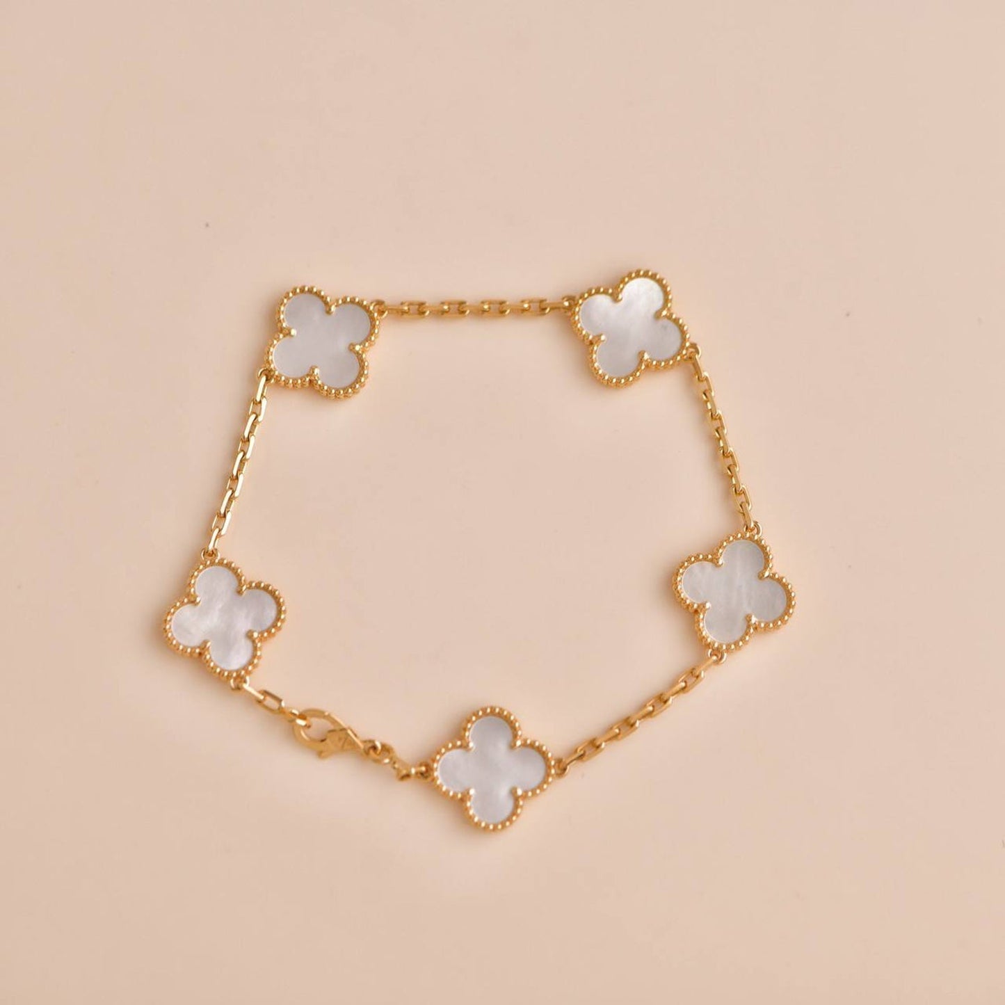 [Jewelicorn]CLOVER  5 MOTIF WHITE MOP BRACELET