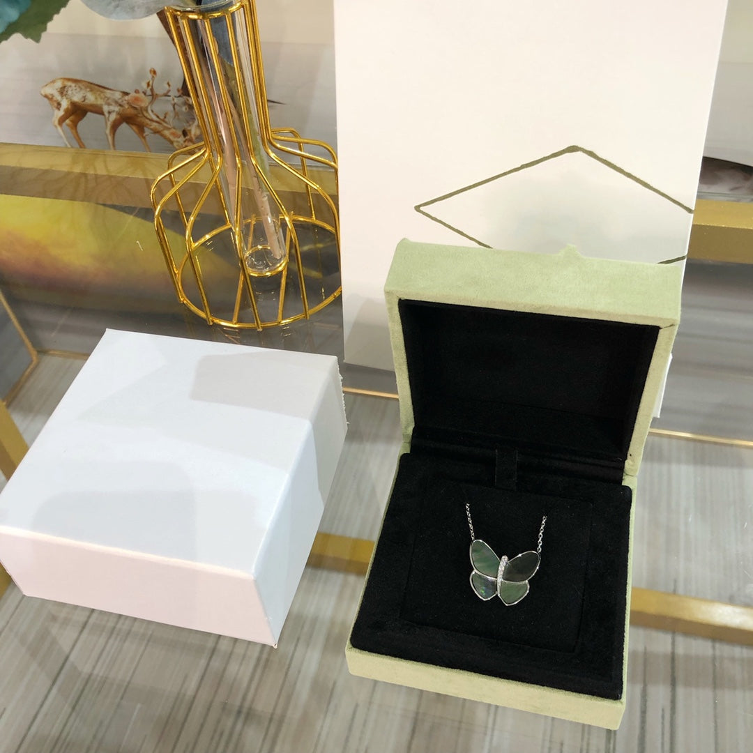 [Jewelicorn]LARGE BUTTERFLY SILVER PENDANT DIAMOND NECKLACE