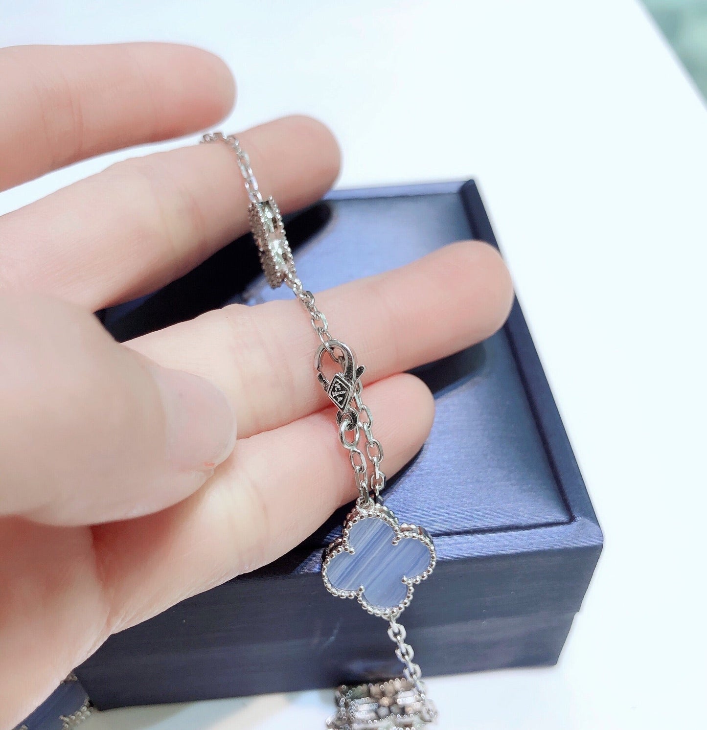 [Jewelicorn]CLOVER 10 MOTIFS CHALCEDONY DIAMONDS SILVER NECKLACE